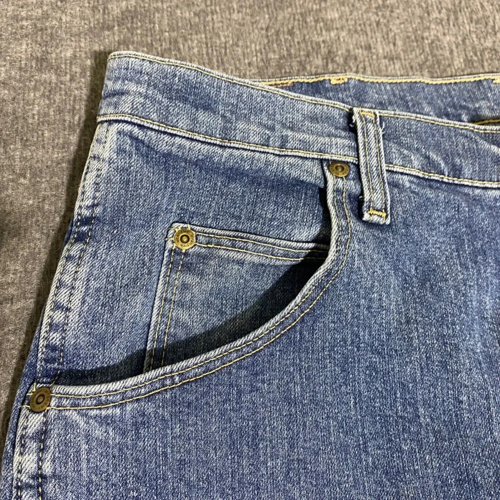 Wrangler Rugged Wear Mens Blue Straight Leg Jeans 34x30 Stretch 31050BI